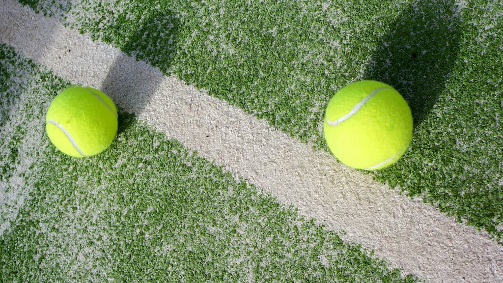 Difference Between Tennis Balls and Padel Balls