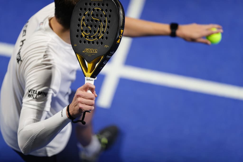 The Role of Strategy in Padel: Offensive vs. Defensive Play